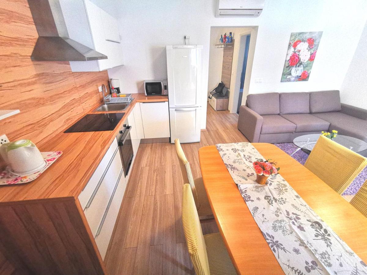 Vila Vodice Exteriör bild
