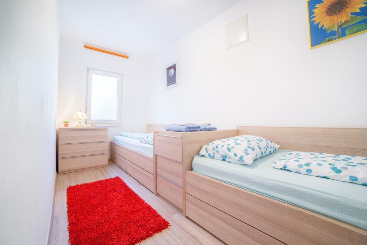 Vila Vodice Exteriör bild