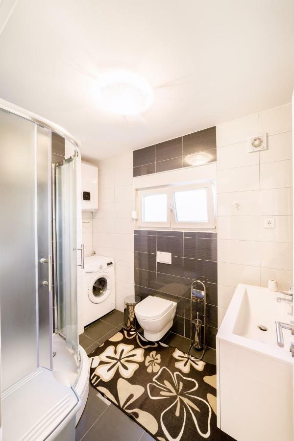 Vila Vodice Exteriör bild